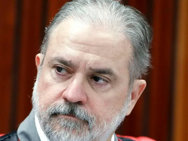 Augusto Aras é cobrando, novamente, para se manifestar em ação contra o presidente Jair Bolsonaro
