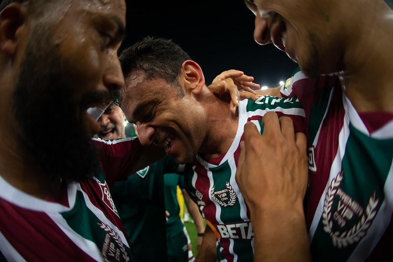 Perto da despedida, Fred marca, chora e Fluminense goleia o Corinthians