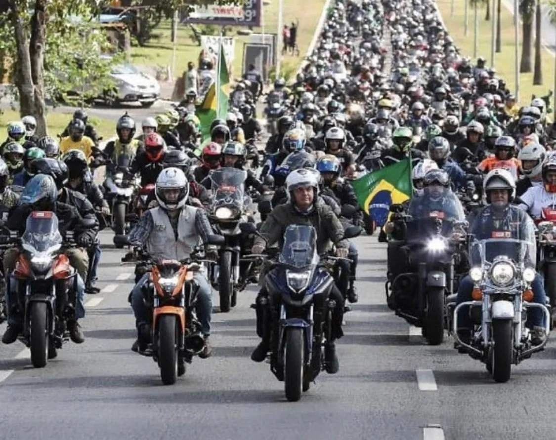 Passeio de motos com Bolsonaro em SP causa trânsito na capital