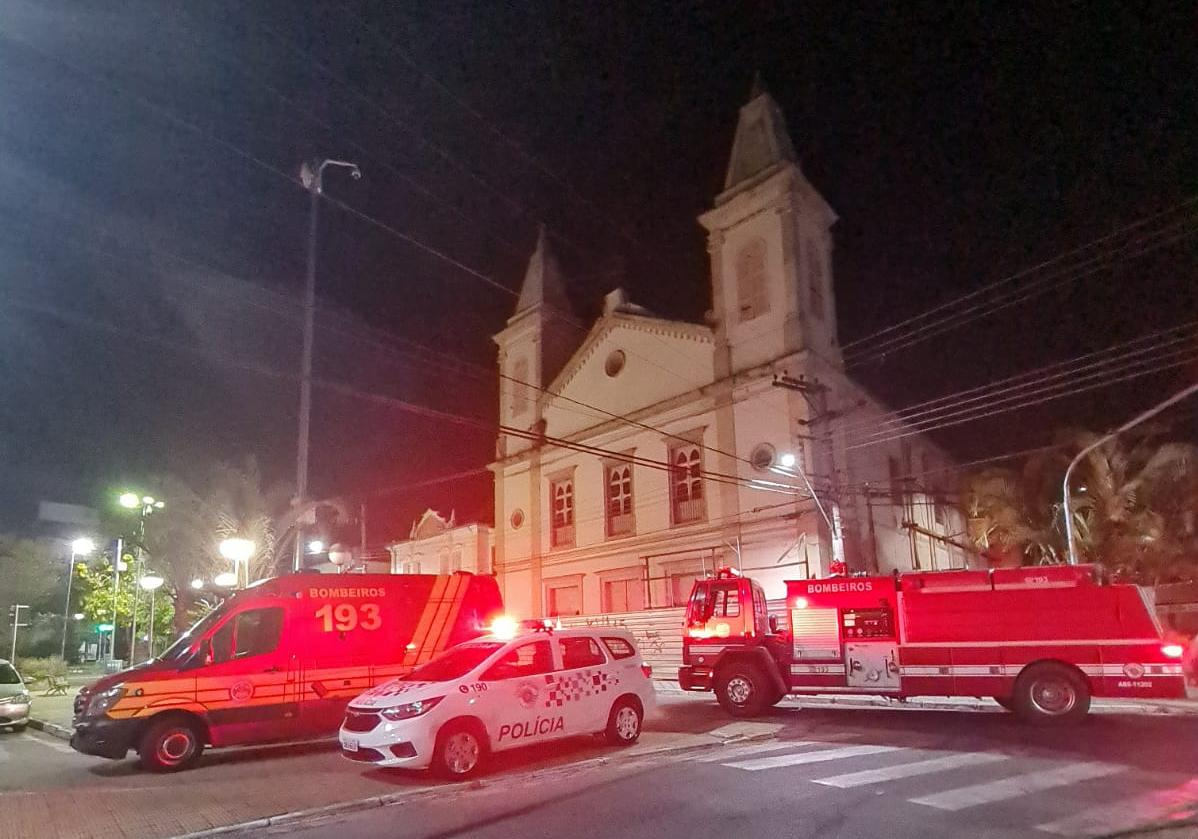 Após incêndio, Defesa Civil faz vistoria na igreja do Rosário em Taubaté  Redação/Jornal Voz do Vale