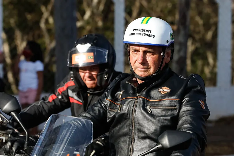 Imagem de arquivo de motociata com o presidente Jair Bolsonaro