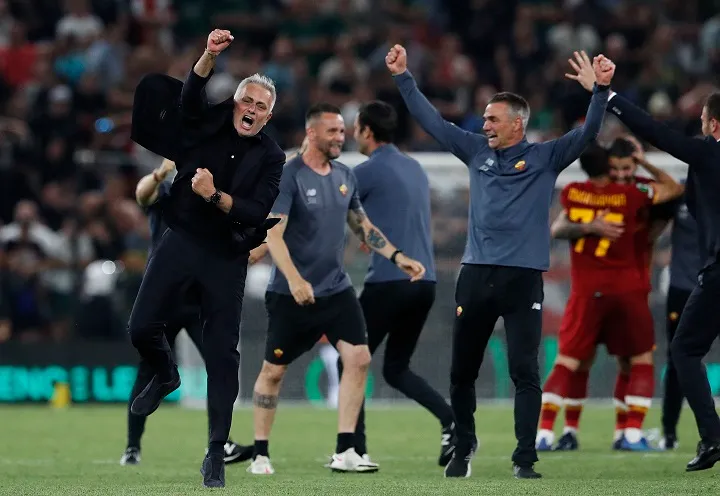 Roma, de Mourinho, bate o Fyenoord e é o primeiro campeão da Liga Conferência