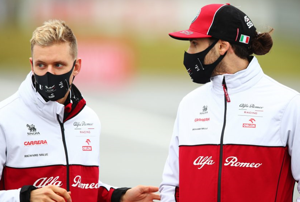 Mick e Giovinazzi: pilotos reservas da Ferrari em 2022