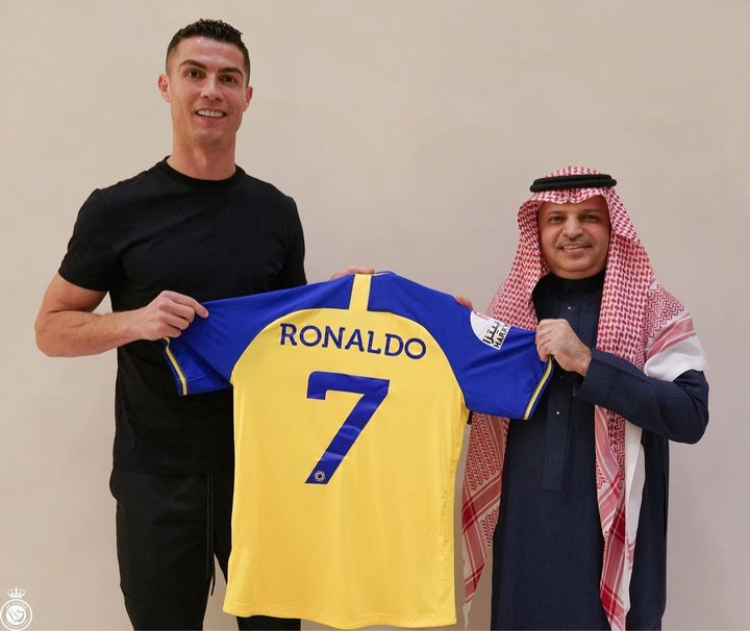 Cristiano Ronaldo acerta com Al Nassr, da Arábia Saudita Reprodução/Instagram