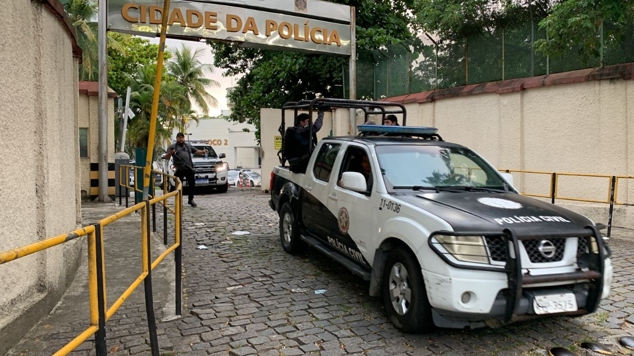 Governo do RJ faz operação para ocupar favelas dominadas pelo tráfico