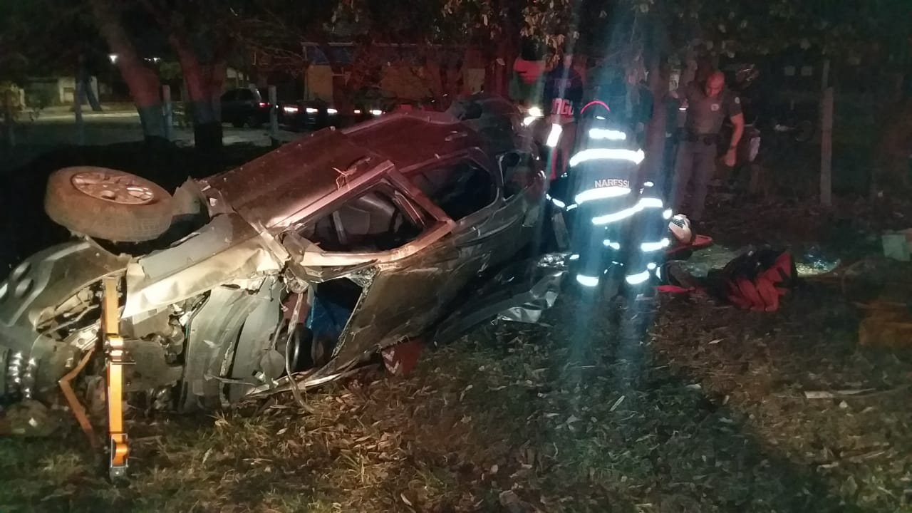 Carro ficou destruído Divulgação/Corpo de Bombeiros