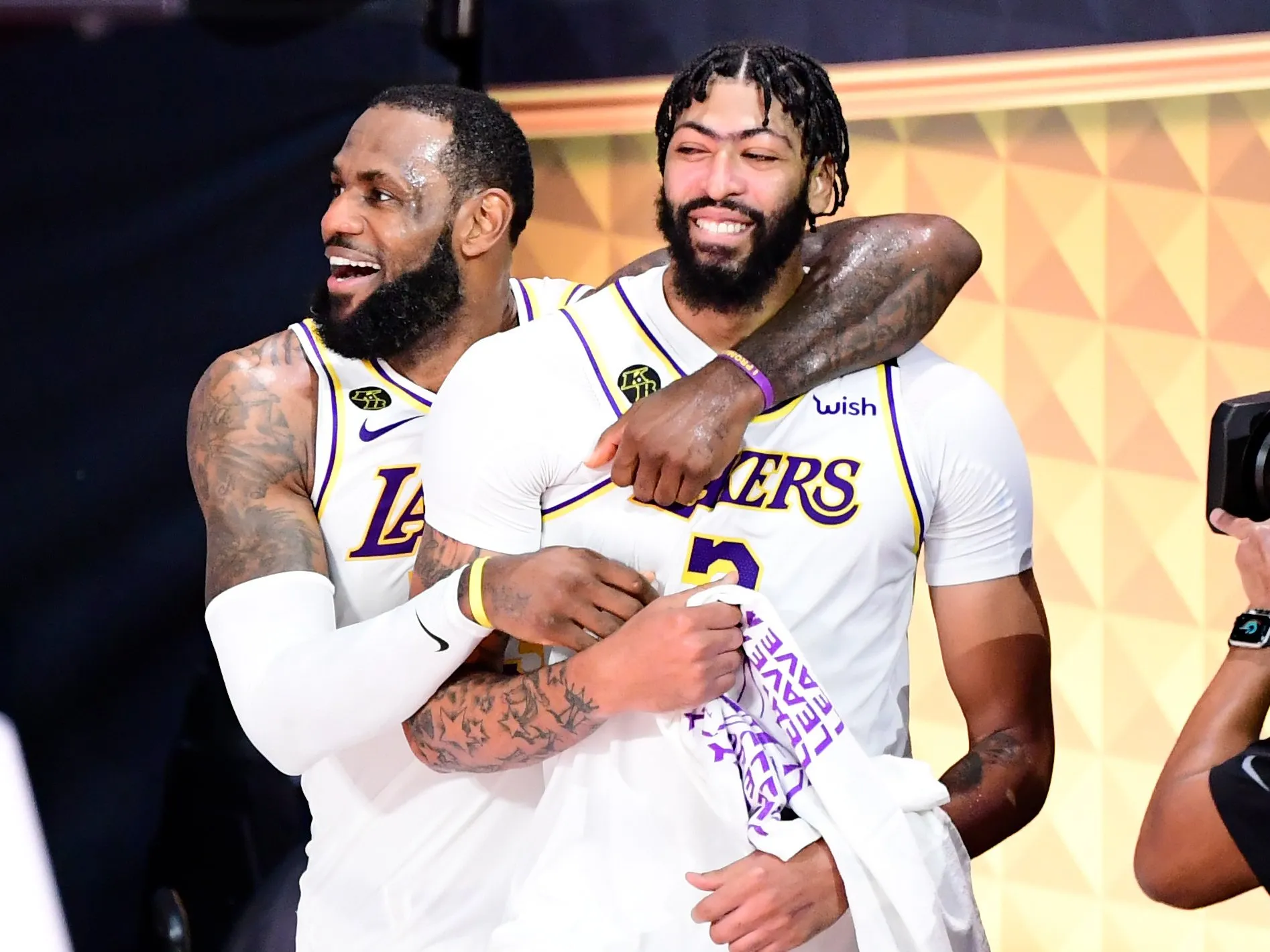 Lakers vence Heat e se consagra campeão da NBA pela 17ª vez