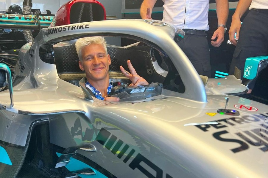 Campeão da MotoGP diz que 'adoraria' testar carro da Mercedes na Fórmula 1
