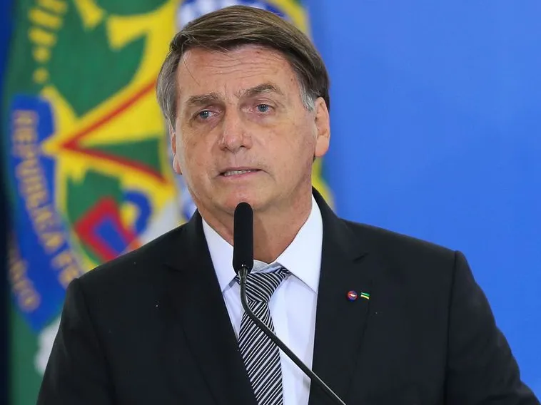 Para Reinaldo Azevedo, quanto mais Bolsonaro comete agressões à ordem legal, pior se torna sua situação