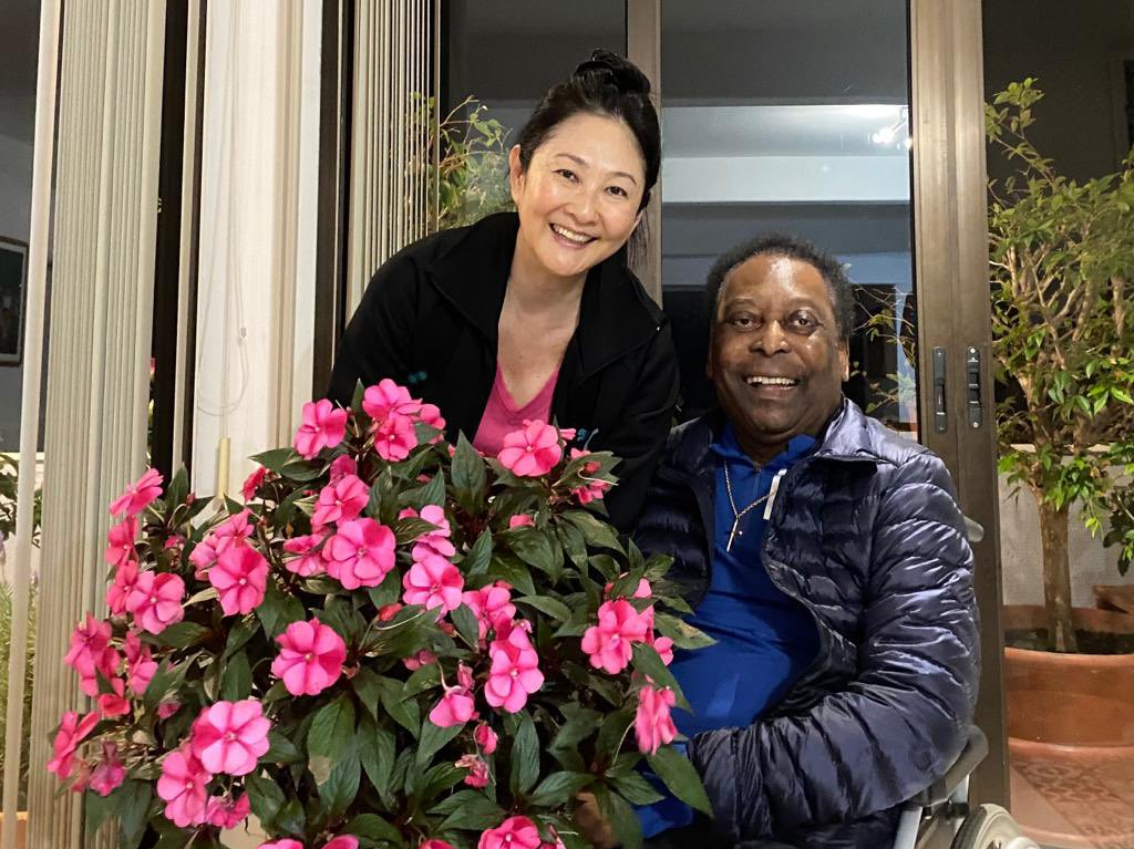 Pelé ao lado da esposa, Márcia Aoki Reprodução