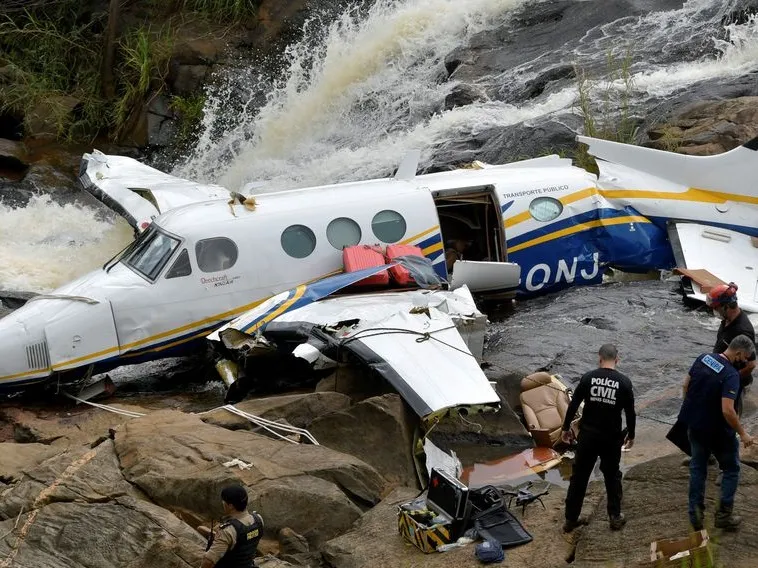 Avião que transportava Marília Mendonça se separou dos 2 motores