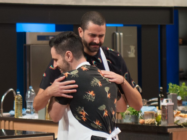 Tiago chora ao ser salvo por mezanino no MasterChef Carlos Reinis/Band