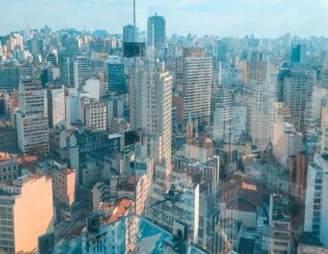 Mirante de vidro localizado no ponto mais alto do centro paulistano tem atraído muita gente desde a inauguração Foto: Reprodução/Redes Sociais 