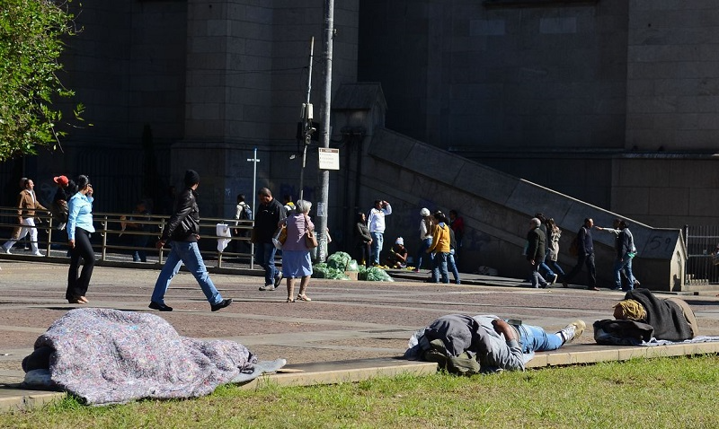 Frio em SP: poder público cria espaços para receber pessoas em situação de rua