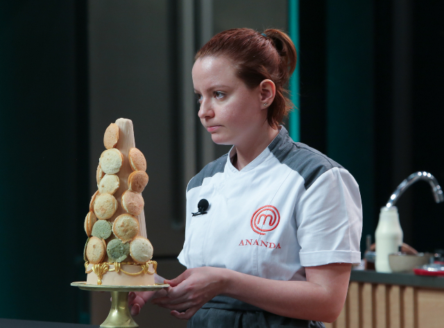 MasterChef Profissionais: Ananda é eliminada e emociona Ana Paula Padrão