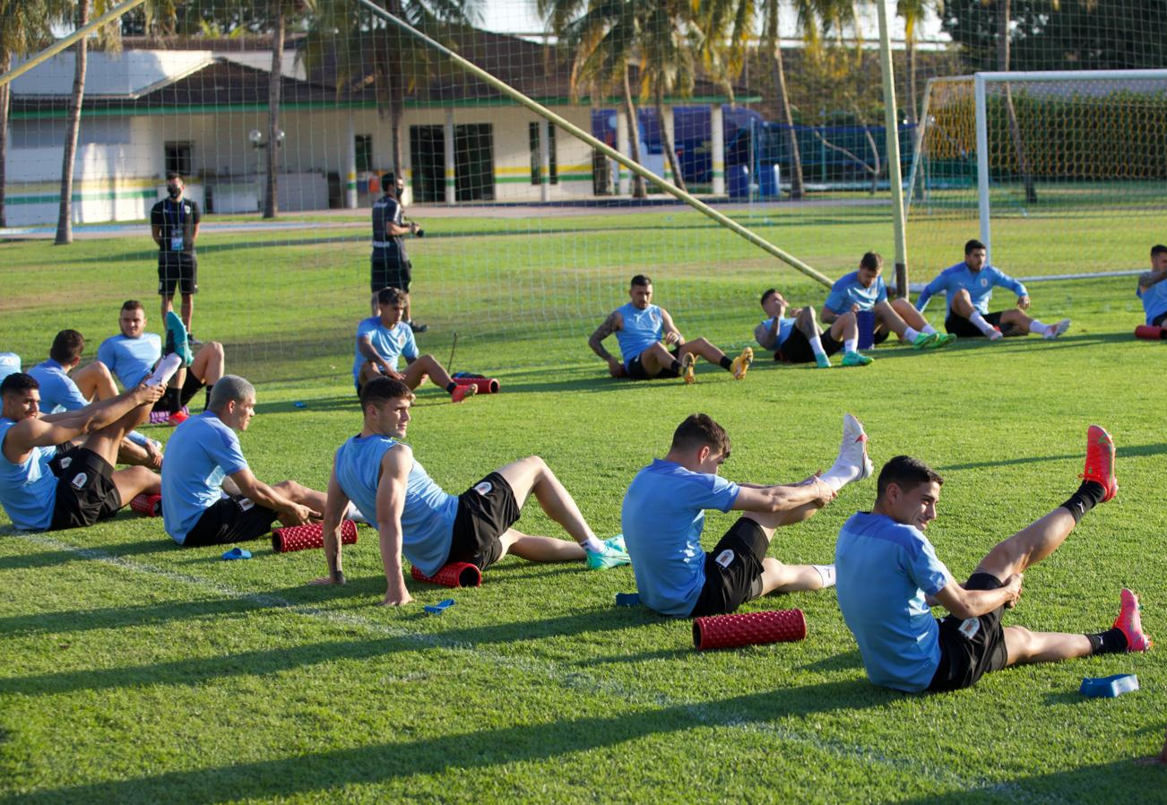 Jogadores do Uruguai durante treino em Cuiabá Twitter AUF