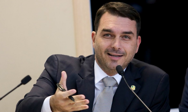 'Não vamos desistir do Brasil', diz Flávio Bolsonaro após derrota de Jair Wilson Dias/Agência Brasil