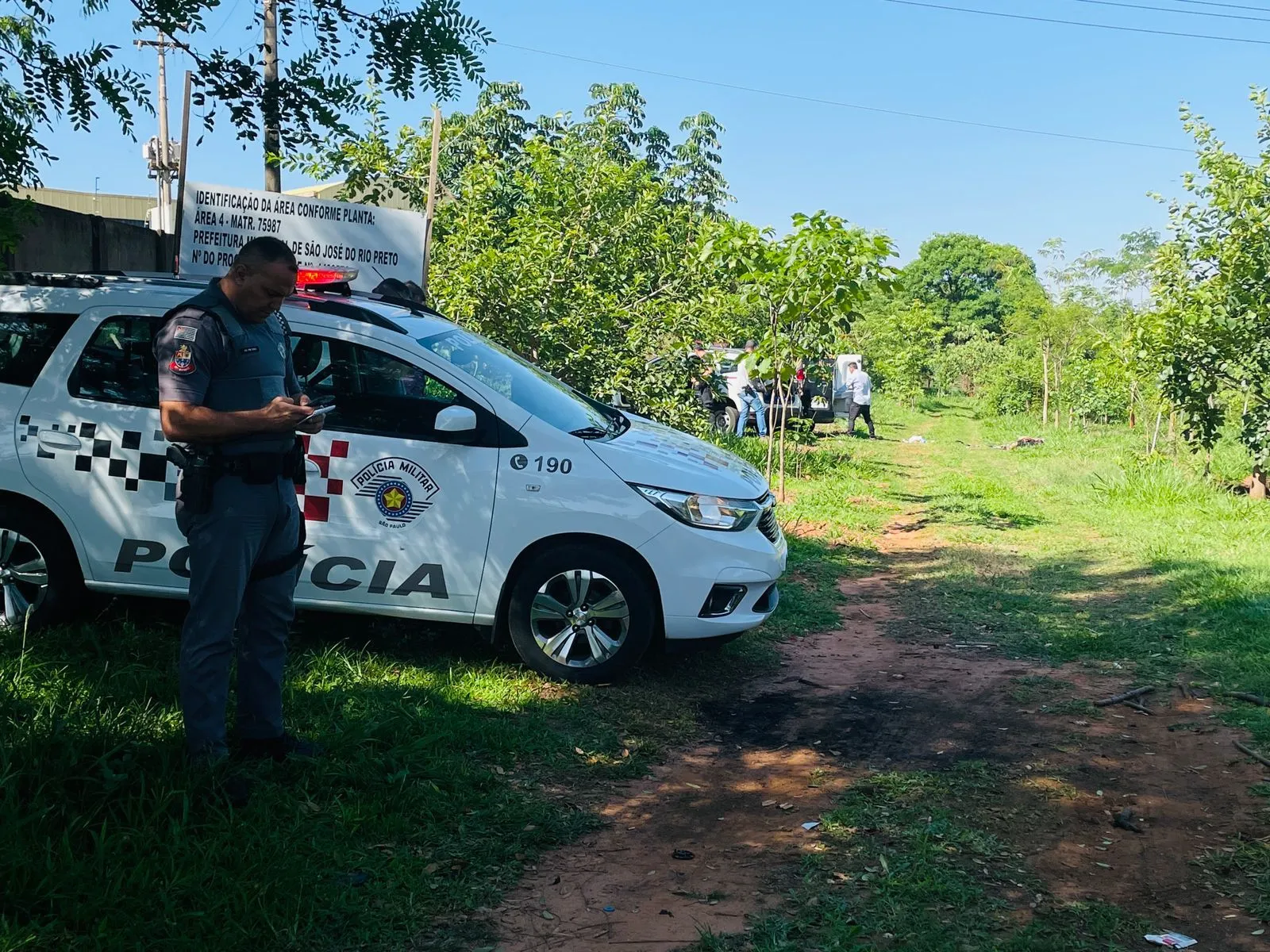 O corpo estava em um terreno baldio