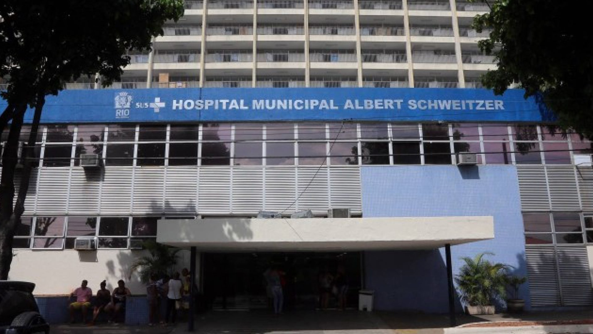 Vítima foi encaminhada para o Hospital Municipal Albert Schweitzer por policiais militares Reprodução