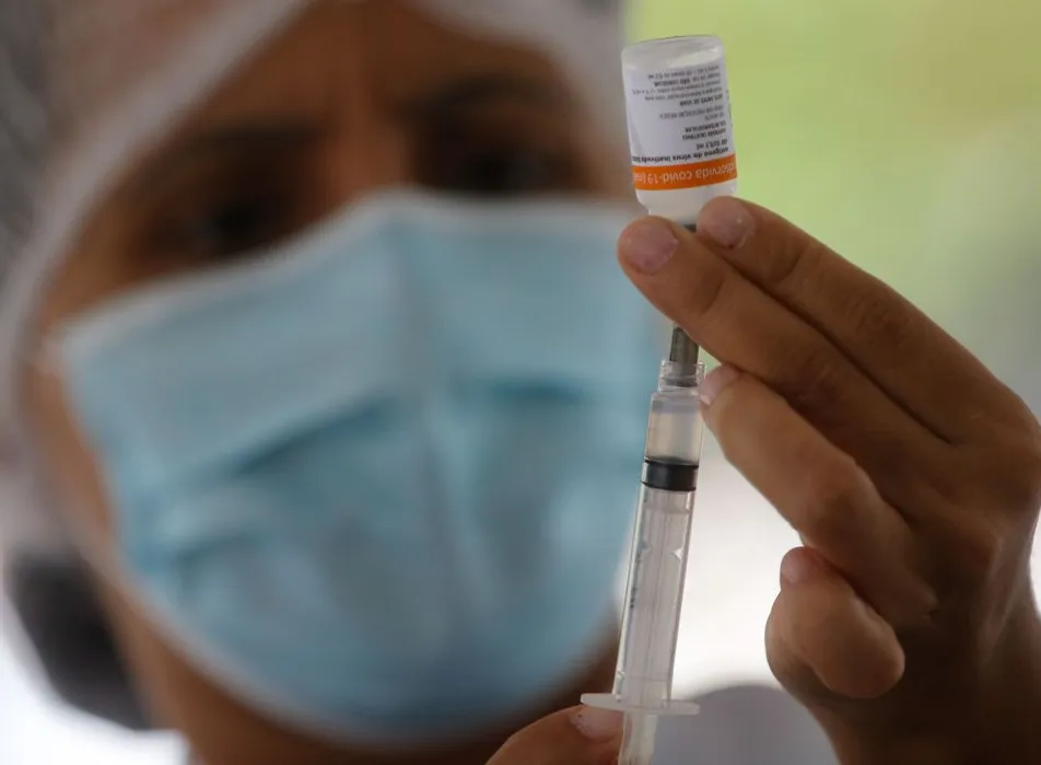 Governo do Espírito Santo tenta evitar "turismo de vacina" ao exigir título de eleitor para agendamento de vacinação contra a Covid-19 