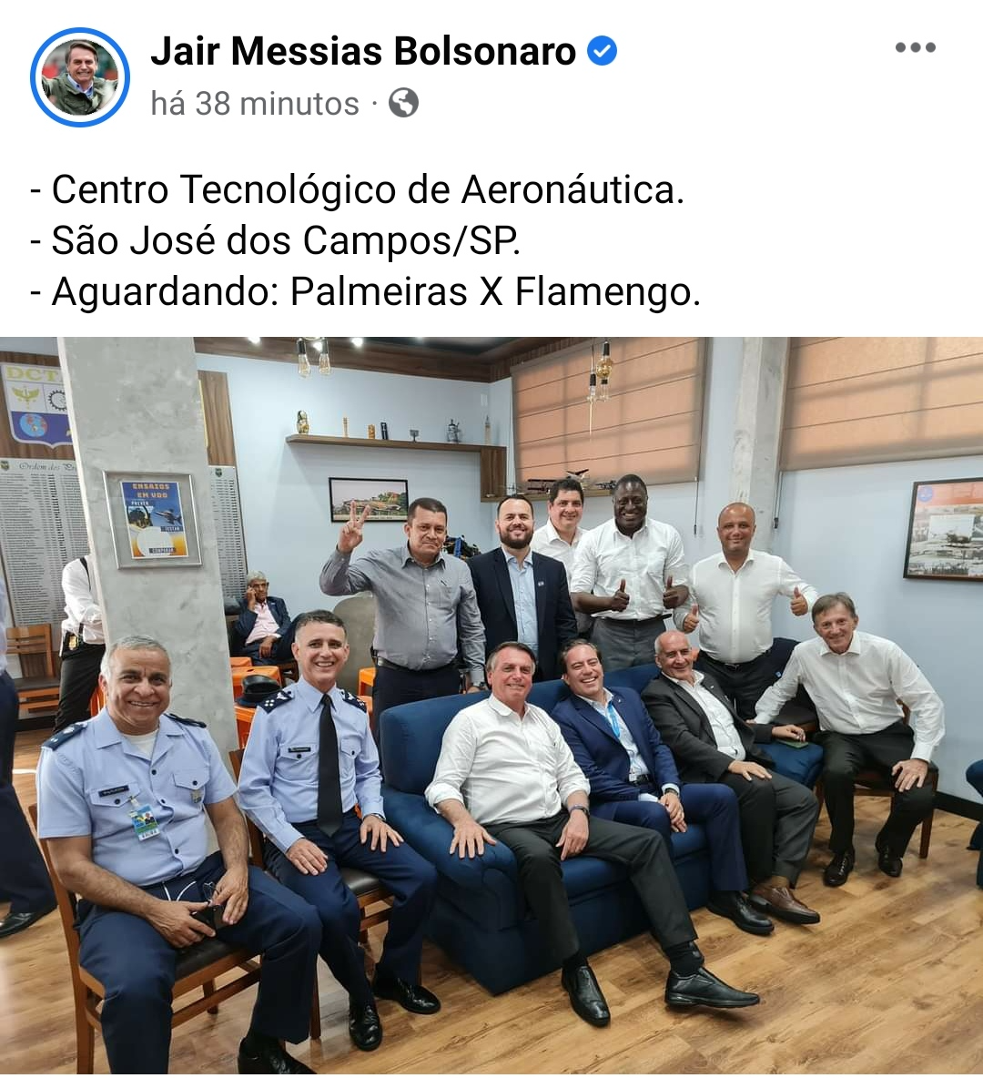 Bolsonaro postou nas redes sociais aguardando Palmeiras x Flamengo pela final da Libertado
