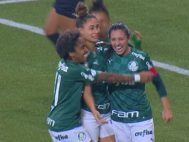 Carol Baiana festeja gol do Palmeiras contra o Grêmio Reprodução TV