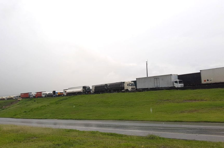 Motoristas podem desviar pela Rodovia Bandeirantes. Band Mais/Guilherme Celegato