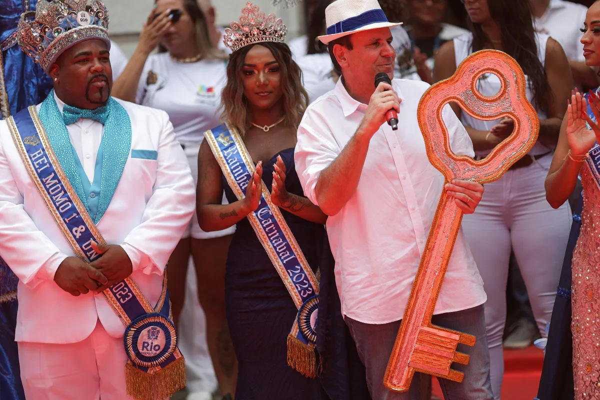 Rei Momo recebe as chaves da cidade e o carnaval toma conta do Rio