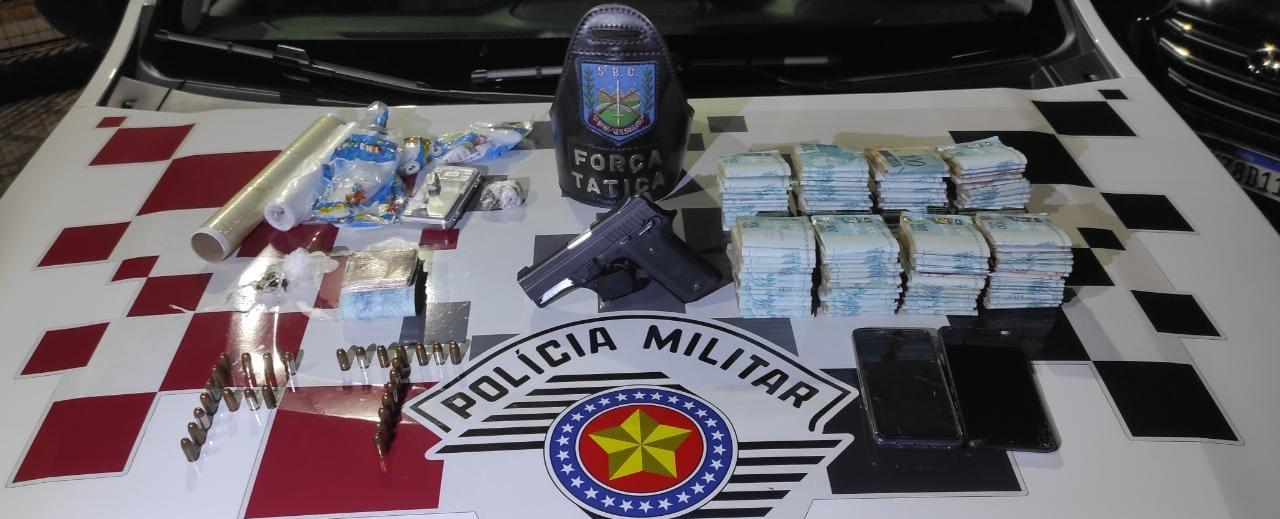 Casal é preso com drogas e mais de R$ 120 mil em Pindamonhangaba Divulgação/Polícia Militar