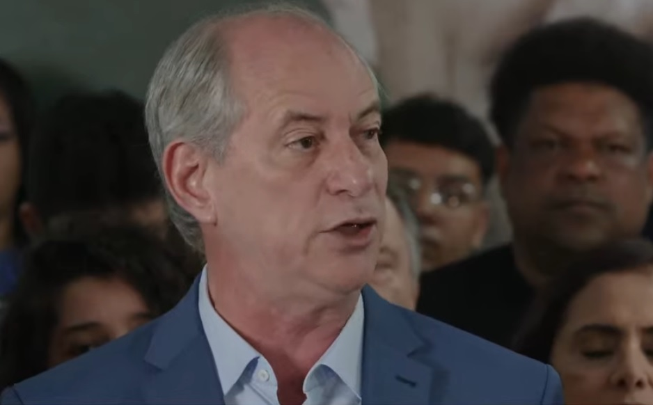 Ciro Gomes (PDT) leu manifesto sobre sua candidatura Reprodução