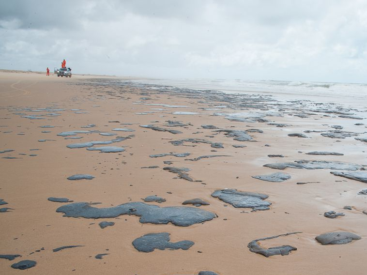 Em 2019, manchas de óleo atingiram os nove estados do Nordeste