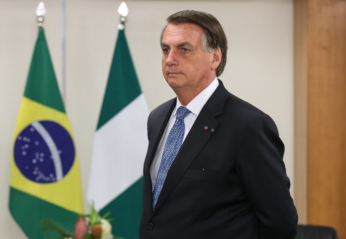 Alexandre de Moraes determina que PF tome depoimento de Bolsonaro em até 30 dias