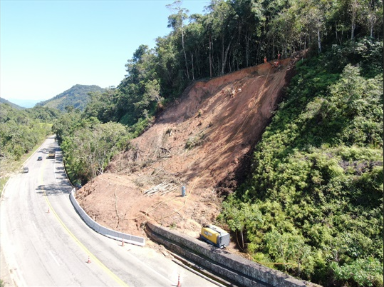 Serviços são realizados no km 5, no  km 33,8, e km 4,8 da Rio-Santos Reprodução/CCR RioSP