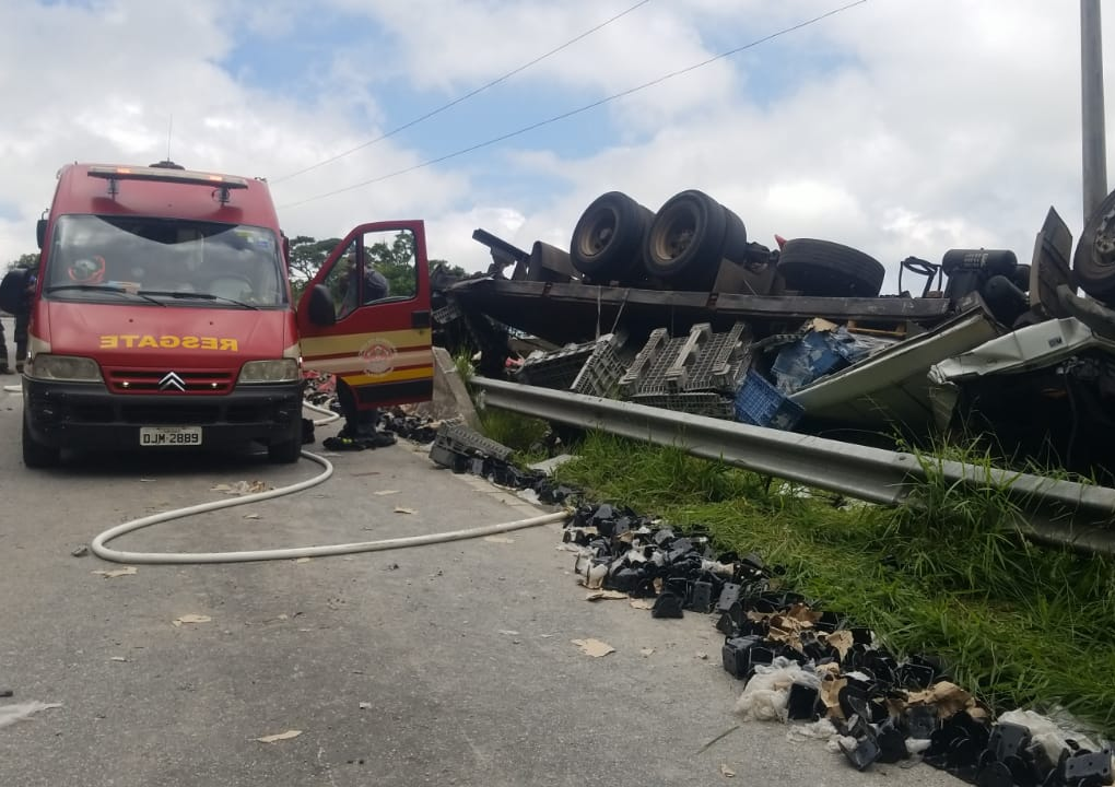 Motorista morre após capotamento de caminhão na Floriano Rodrigues Pinheiro Rauston Naves/Vale Urgente