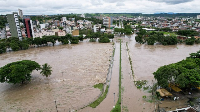 egundo o último levantamento, 358 ficaram feridas por causa das fortes chuvas. Foto: Leonardo Benessatto/Reuters