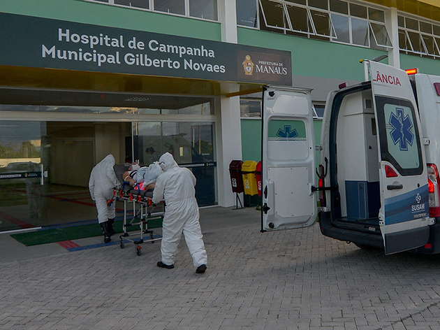 Internação da paciente no hospital de campanha Gilberto Novaes, em Manaus  Alex Pazuello/Fotos Públicas