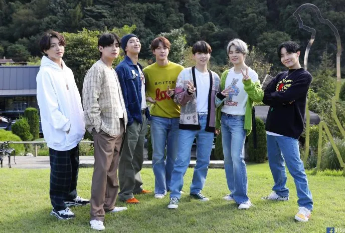 BTS comemora 9 anos de carreira com coletânea