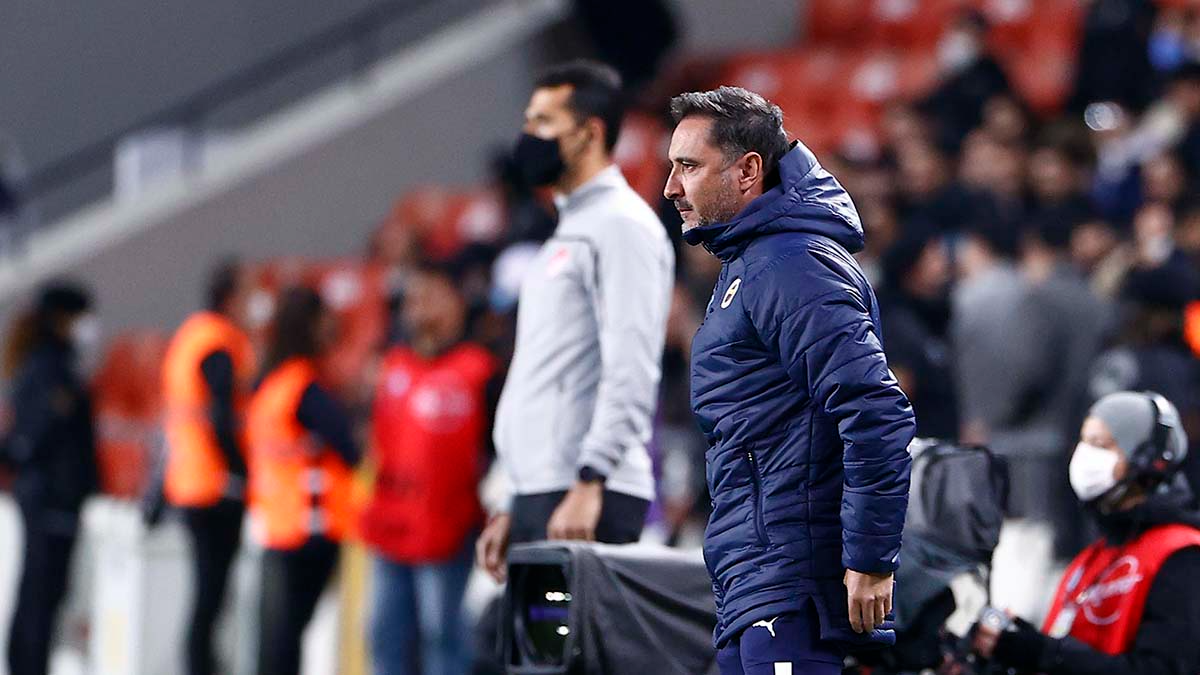 Vitor Pereira no comando do Fenerbahçe, último clube que treinou Fenerbahçe