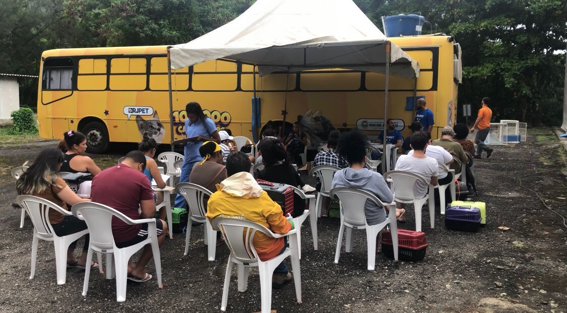 O veículo está estacionado na Estrada do Itanhangá – 1051 Divulgação/RJPET