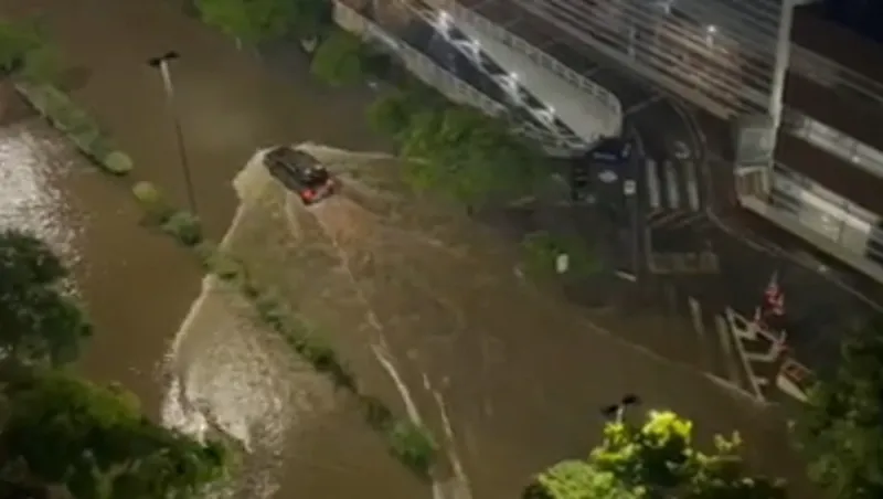 Vídeos mostram São Paulo alagada após temporal, e CGE alerta para deslizamentos