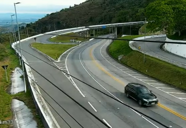 Movimento nas rodovias do Vale do Paraíba na saída para o feriado de 12 de outubro Reprodução/DER