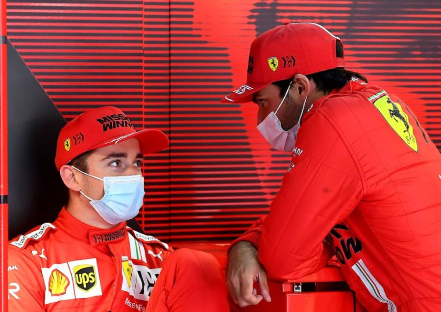 Leclerc e Sainz, pilotos da Ferrari Ferrari