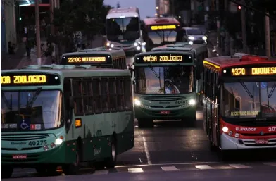 Linhas de ônibus terão reforço com o jogo do Brasil na Copa nesta