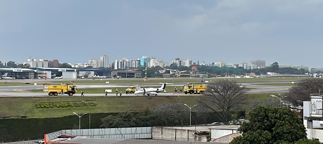 Aeronave de pequeno porte saiu da pista e paralisou operações em Congonhas. Foto: Reprodução