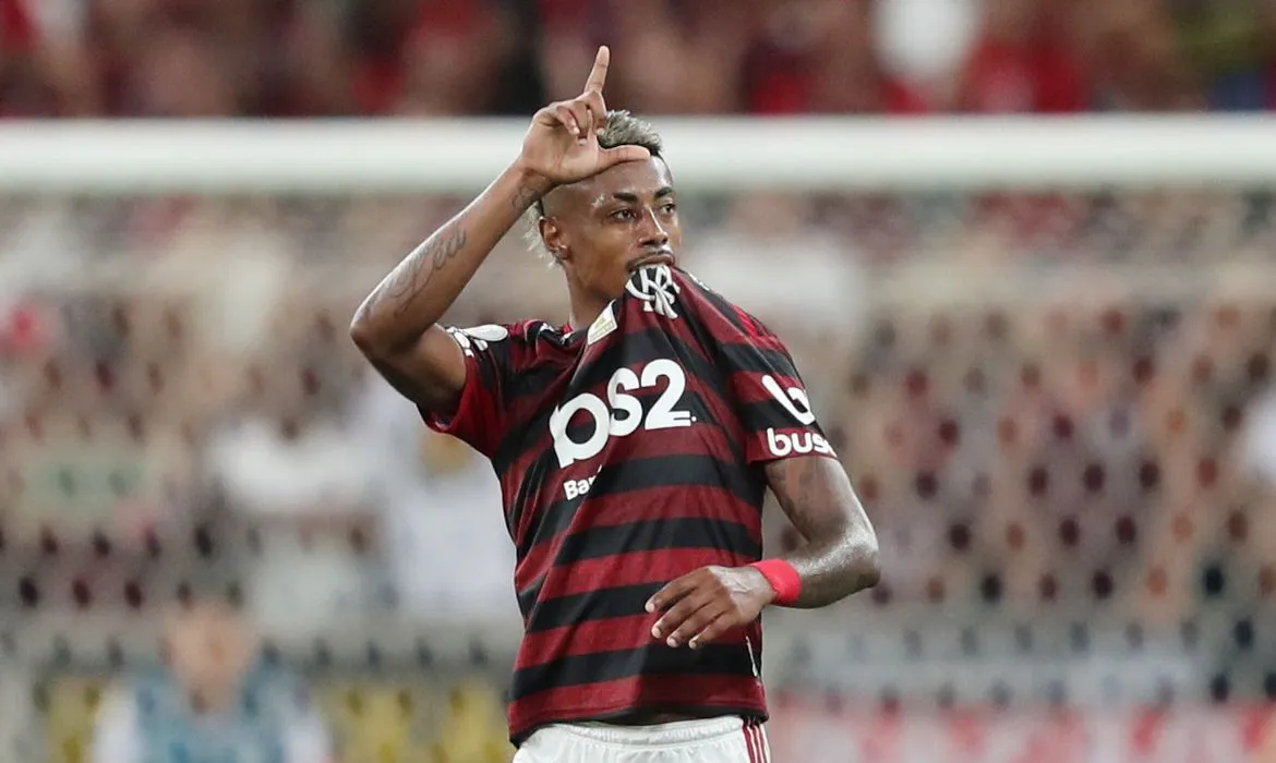 Atacante do Flamengo Bruno Henrique vai passar por cirurgia no joelho no domingo