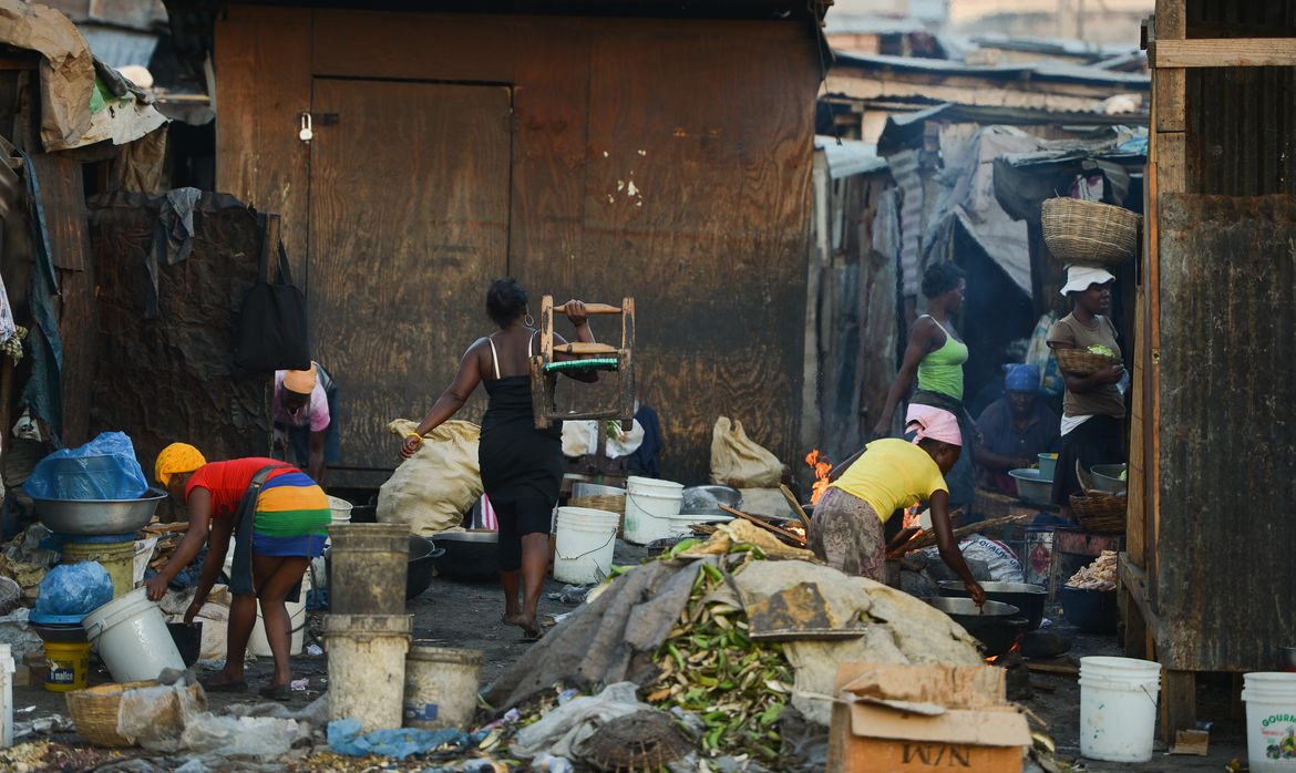 36% dos brasileiros afirmaram ter passado fome ou comido menos durante a pandemia Foto: Marcello Casal/ Agência Brasil