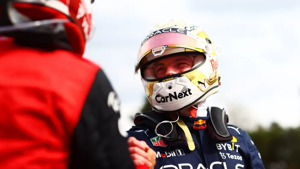Verstappen e Leclerc protagonizam duelo nesta temporada 