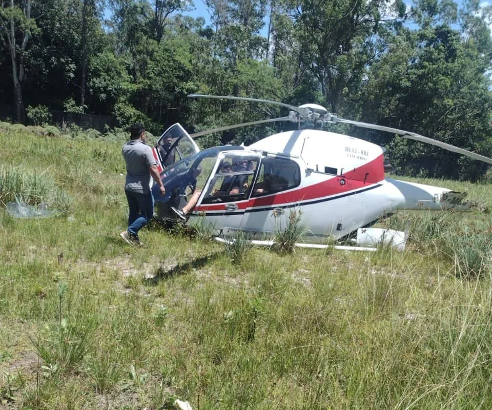 Helicóptero caiu no Recreio dos Bandeirantes, Zona Oeste do Rio Reprodução