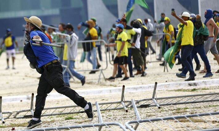 1,5 mil manifestantes foram detidos e conduzidos para a Academia Nacional de Polícia. Foto: Marcelo Camargo/Agência Brasil