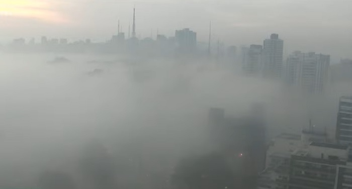 São Paulo amanhece sob forte neblina; entenda o fenômeno